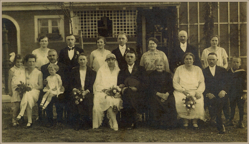 19_Willi Neumann heiratet 1929 Charlotte rechts von ihm seine Großmutter Ernestine Neumann oben rechts Paul Neumann mit Frieda