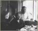 01_grossmutter emma in forst mit sohn walter