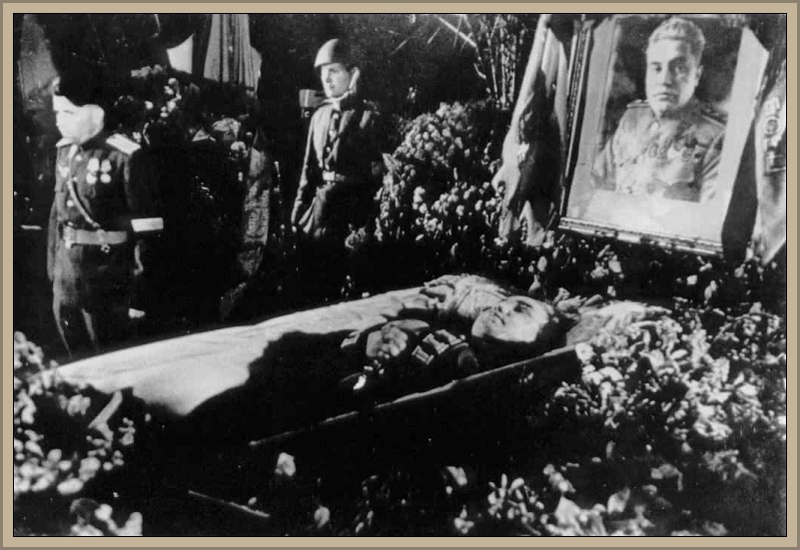 04_Bersarin aufgebahrt in Berlin-Karlshorst 1945